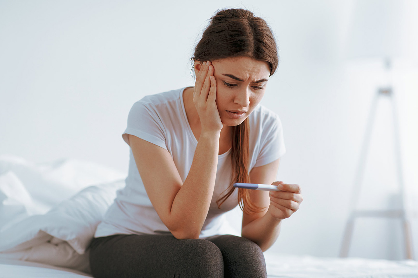 Catafertyl-test-za-trudnoću-zabrinute-žene